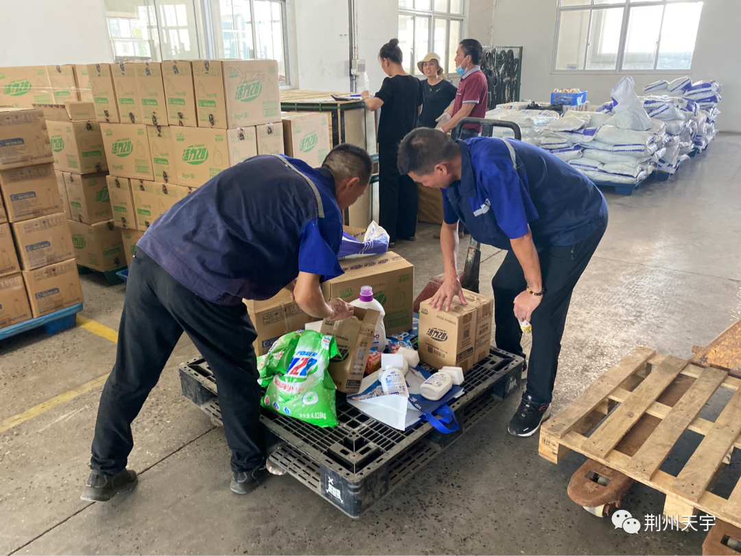 支持家鄉(xiāng)本土工業(yè)發(fā)展，關(guān)愛(ài)酷暑勞作全體員工